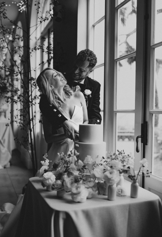 Couple beside a cake made by Peboryon