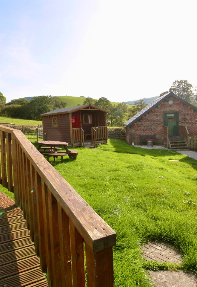 Tiny House Tamise, Bunkhouse Bethan and Lean-to Leo