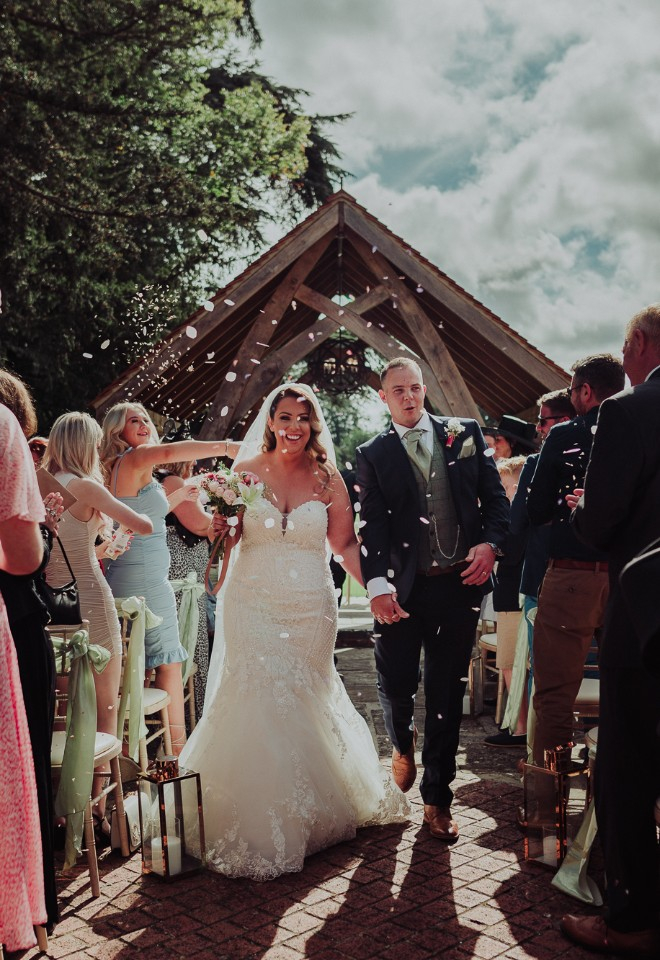 outdoor summer weddings at oakley hall hotel