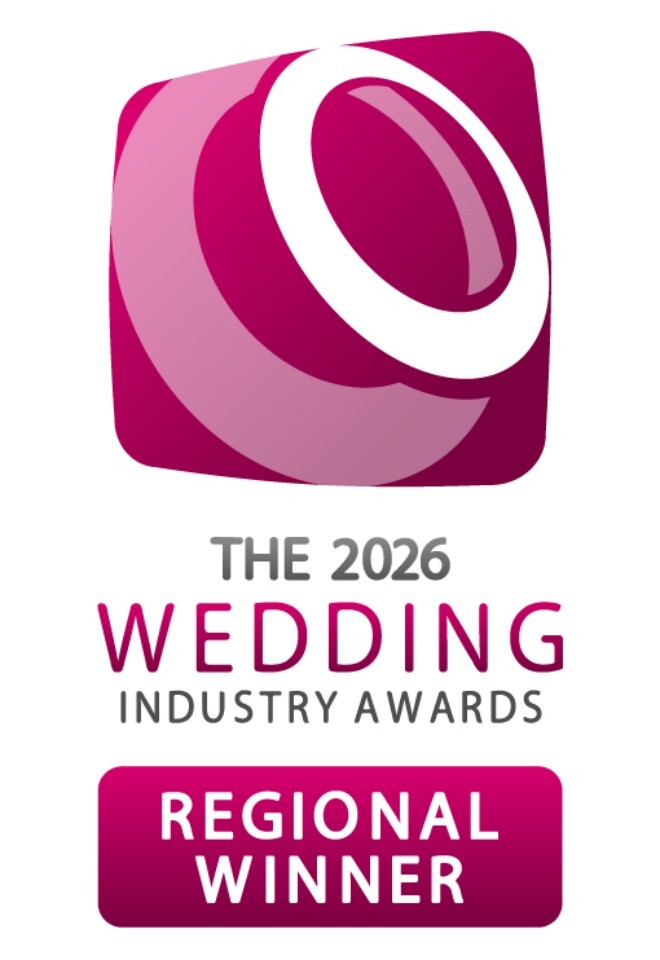 best-wedding-celebrant-The wedding industry awards-Suzi-Oxfordshire-Berkshire-1