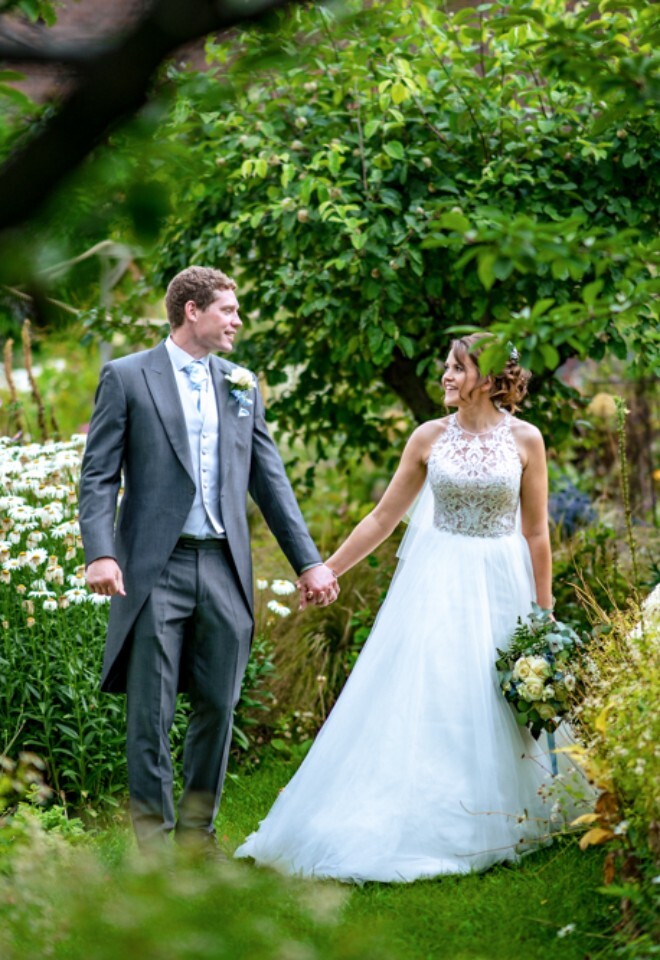 couple in The Commissioners Garden