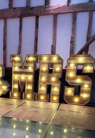Rustic Light Up Mr and Mrs Letters