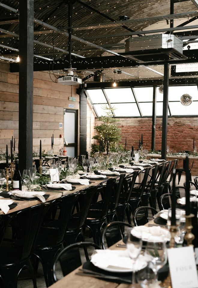 Black and white elegant wedding table decor 