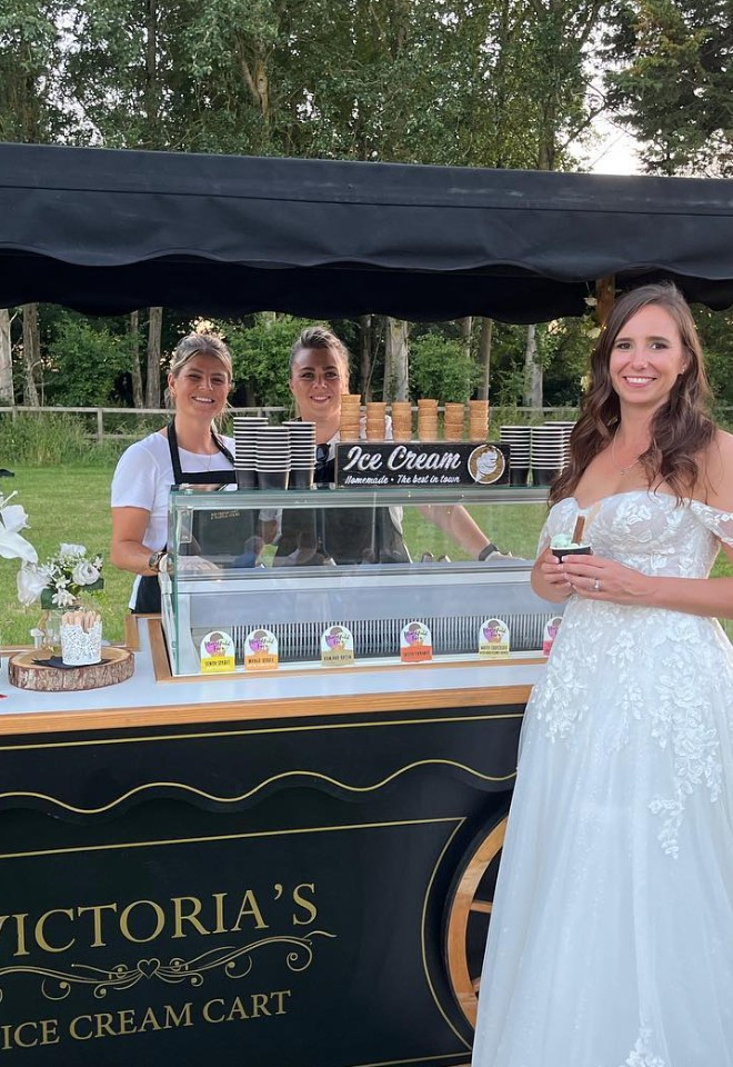 ice-cream-cart victorias-ice-cream-cart