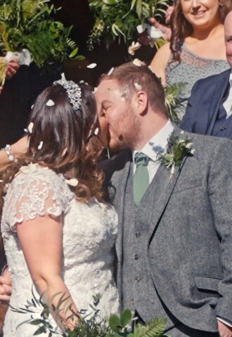 Wedding Couple Kissing Confetti Shot