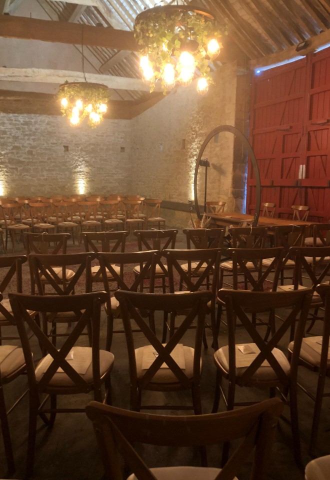 Cosy ceremony in the Barley Barn