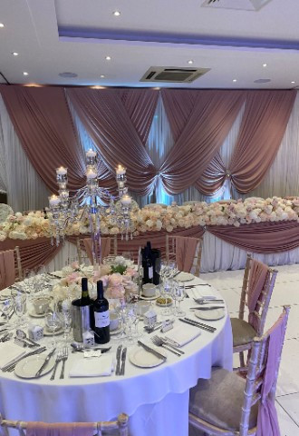The Thames Suite Top Table