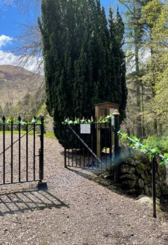 Lovely entrance to Clova Kirk, only 100m away from Glen Clova Hotel