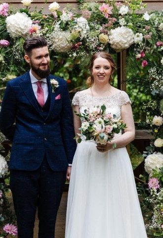 Outdoor summer weddings at Crockwell Farm Northamptonshire