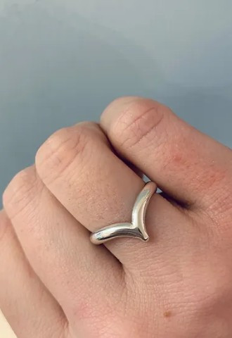 V shaped wedding ring by Quicksilver Jewellery in West Wales