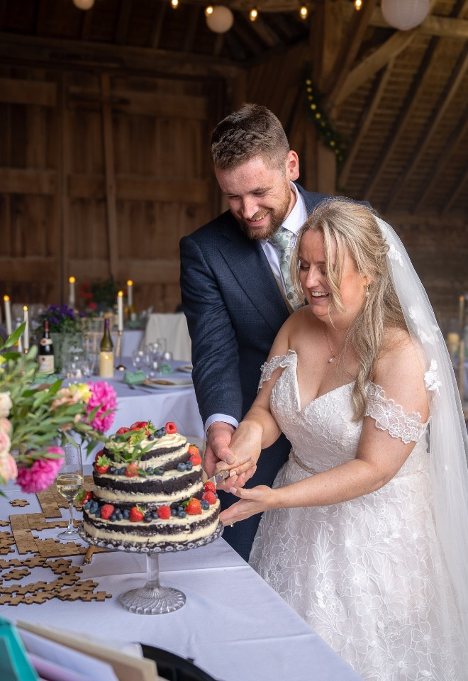 Bride and groom cake cutting at Stonehill House Abingdon Oxford 