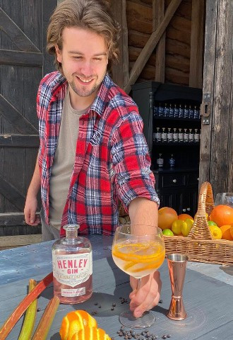 Gin tasting Hen or Stag Do at Henley Gin Distillery