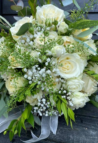 cream rose and babys breath bouquet with pops of green foliage by ann laing flowers, harwell, oxfordshire