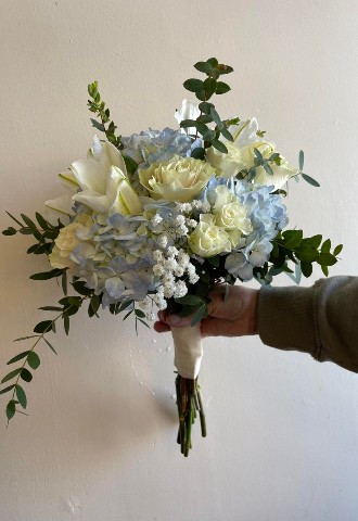Light blue and cream wedding flowers, Freemans Flowers, Didcot