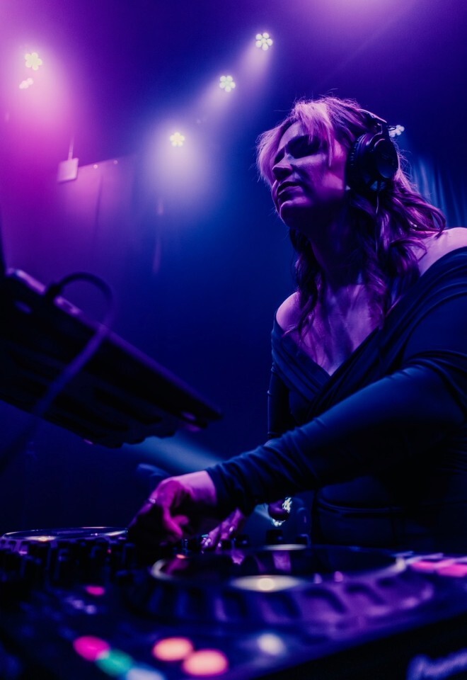 elemci - dj and vocalist