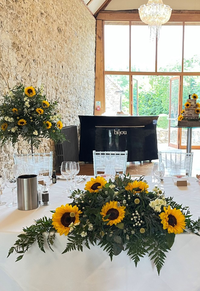 The Daisy Chain, Florists in Buckinghamshire, Notley Abbey Wedding Flowers