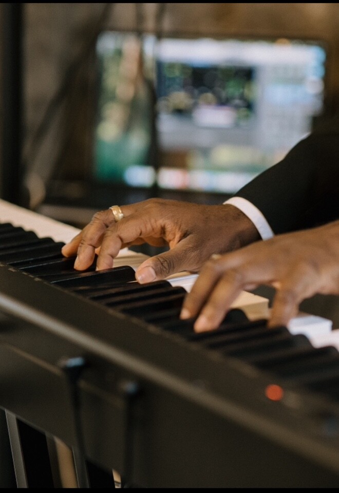 tinkling the ivories - David Oriakhi