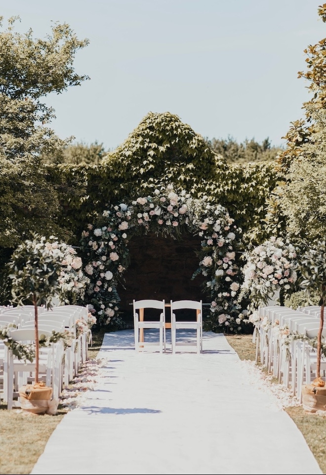 Notley Abbey outdoor ceremony