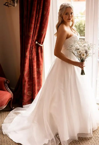 wed2b Designer Bridal Outlet in Camberley