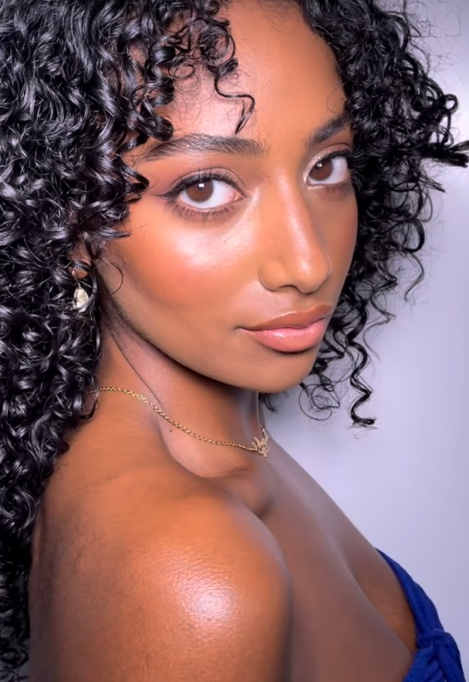 Glowing makeup using Charlotte Tilbury 