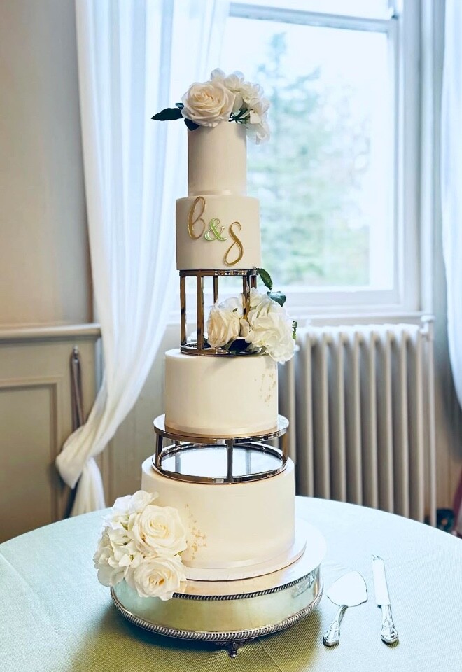 White with mirror-gold monogram and gold cake separators