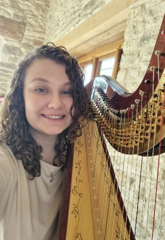 Harpist Lucy Bishop for your wedding music in Warwickshire & West Midlands