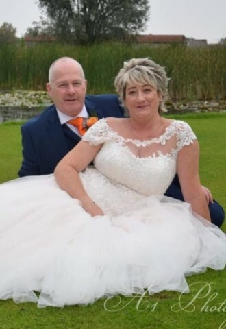 A1 Photogenics wedding photographer wedding photographry swindon wedding photographer wiltshire wedding photographer wrag barn  wrag barn golf course  bride  bride and groom  married couple  bouquet  flowers  bride  wedding dress
