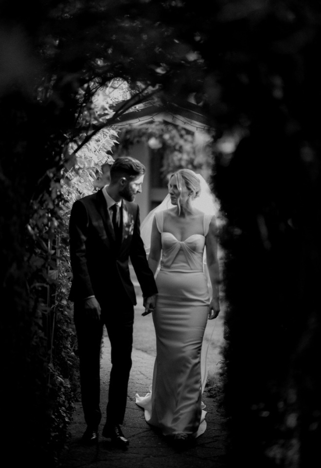 Wedding couple in gardens 