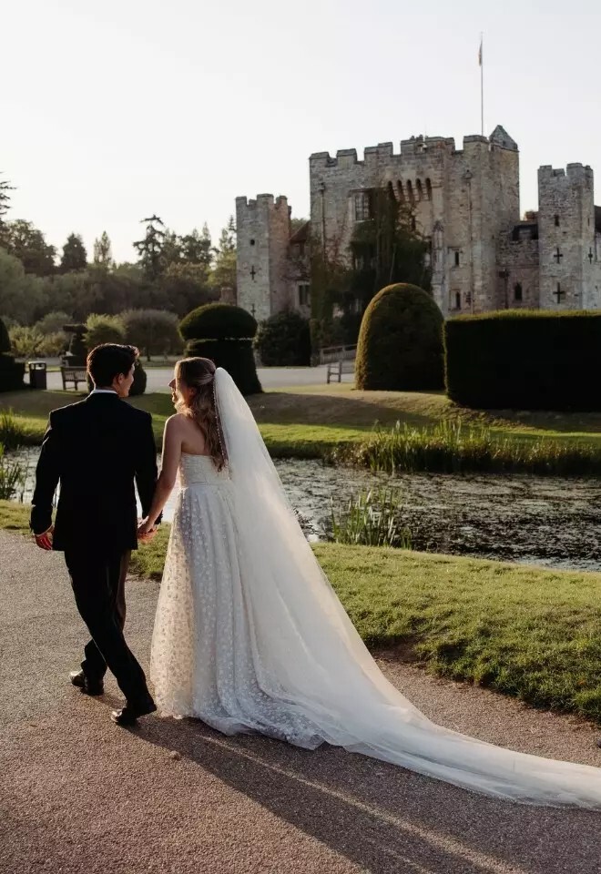 Couple walking next to the Outer Moat heading towards Hever Castle