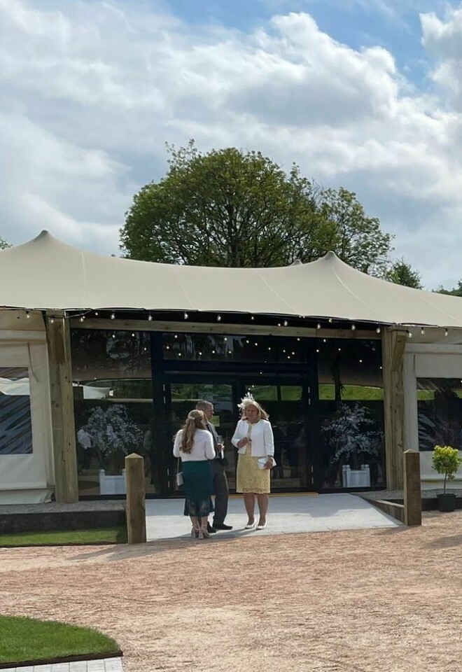 Nomadik stretch tent