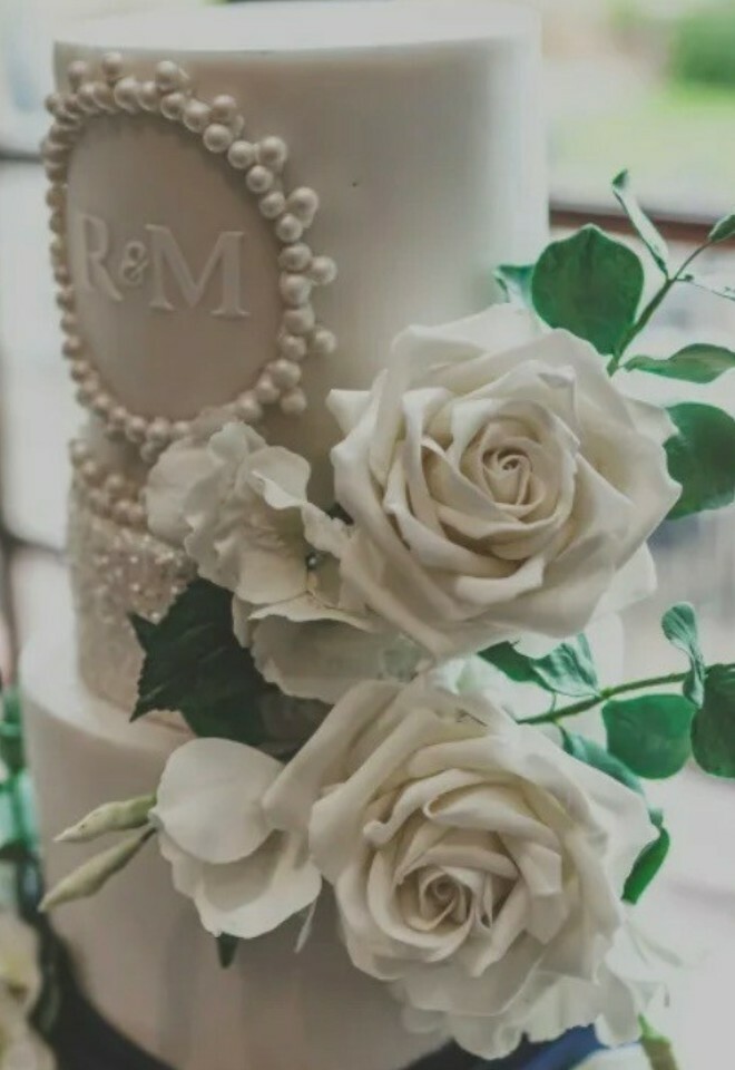 Luxury Pearl Wedding Cake with sugar flowers