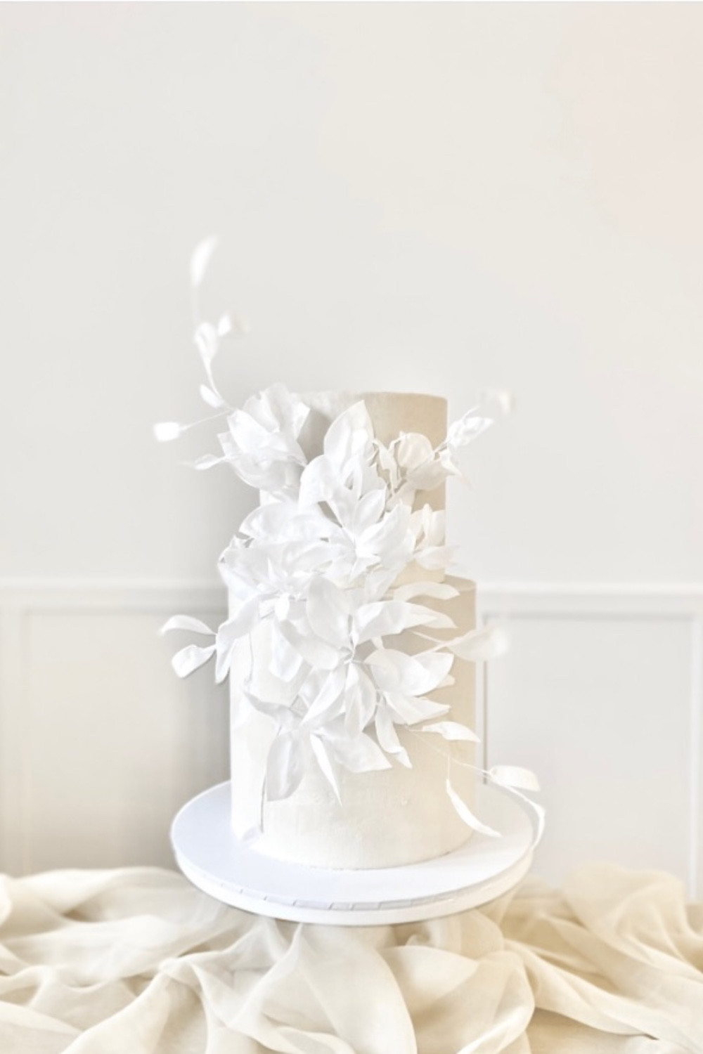 Wedding cake with rice paper | Beachweddingtips.com