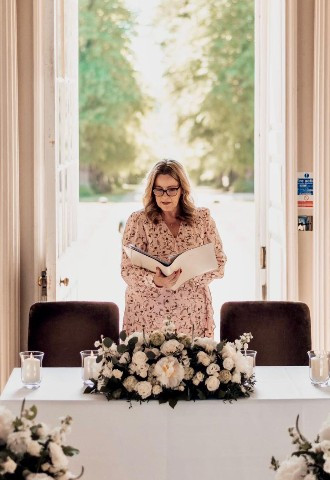 Buckinghamshire, Oxfordshire, Bedfordshire, Cambridgeshire wedding celebrant