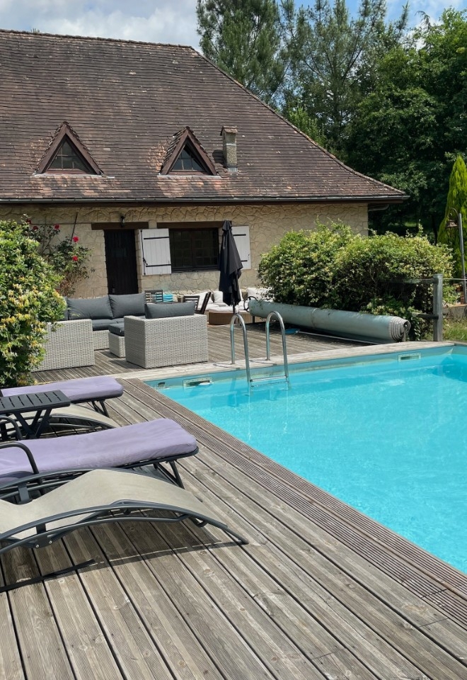 Pool in clerac gite