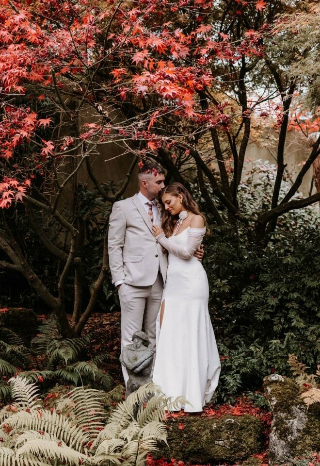 couple embracing at matara centre garden