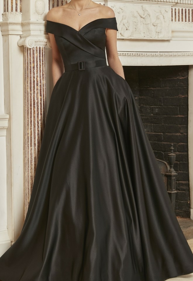 Marilyn by Romantica (in black or ivory)