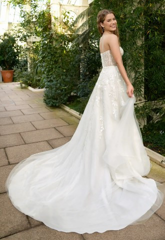 wed2b Designer Bridal Outlet in Manchester