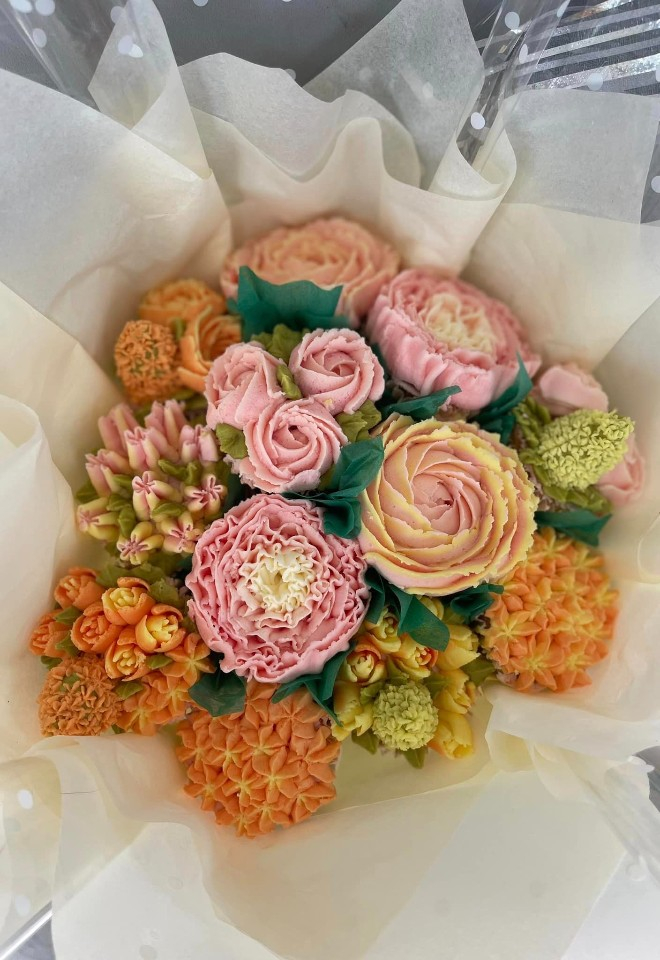 luxury flower cupcakes in the shape of peonies, roses and tulips for a bouquet, ideal wedding gift in buckinghamshire & bedfordshire