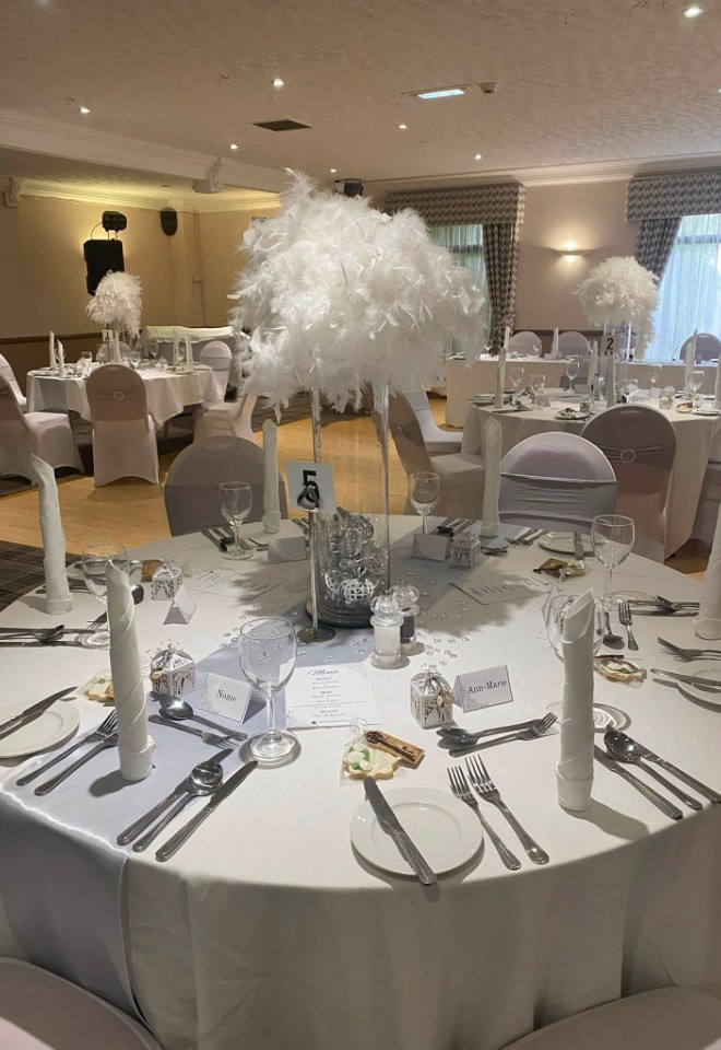 Pom pom centre piece