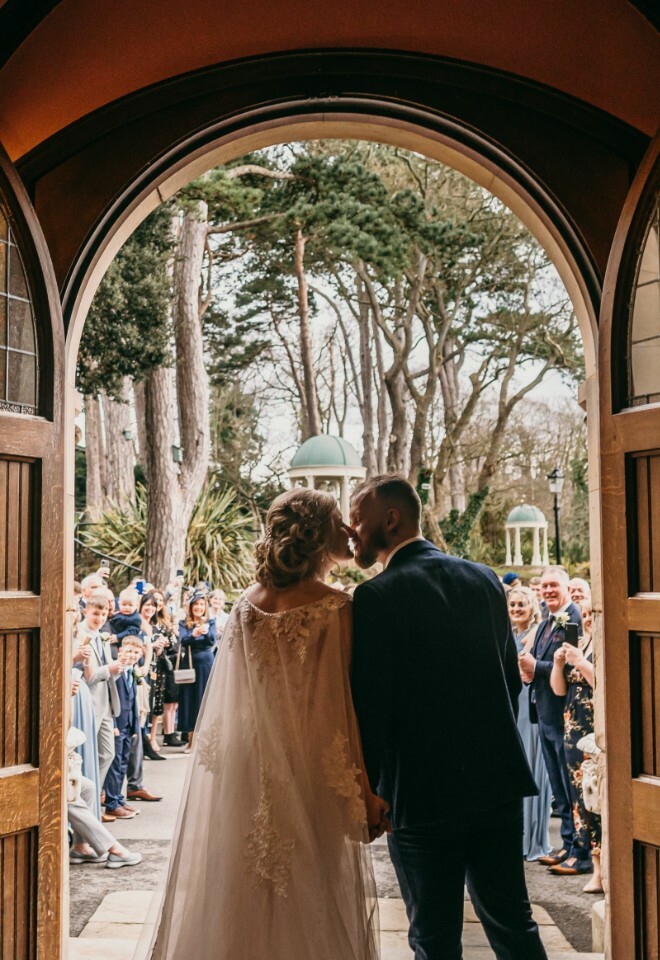 Couple exiting the front of the venue for their confetti shot