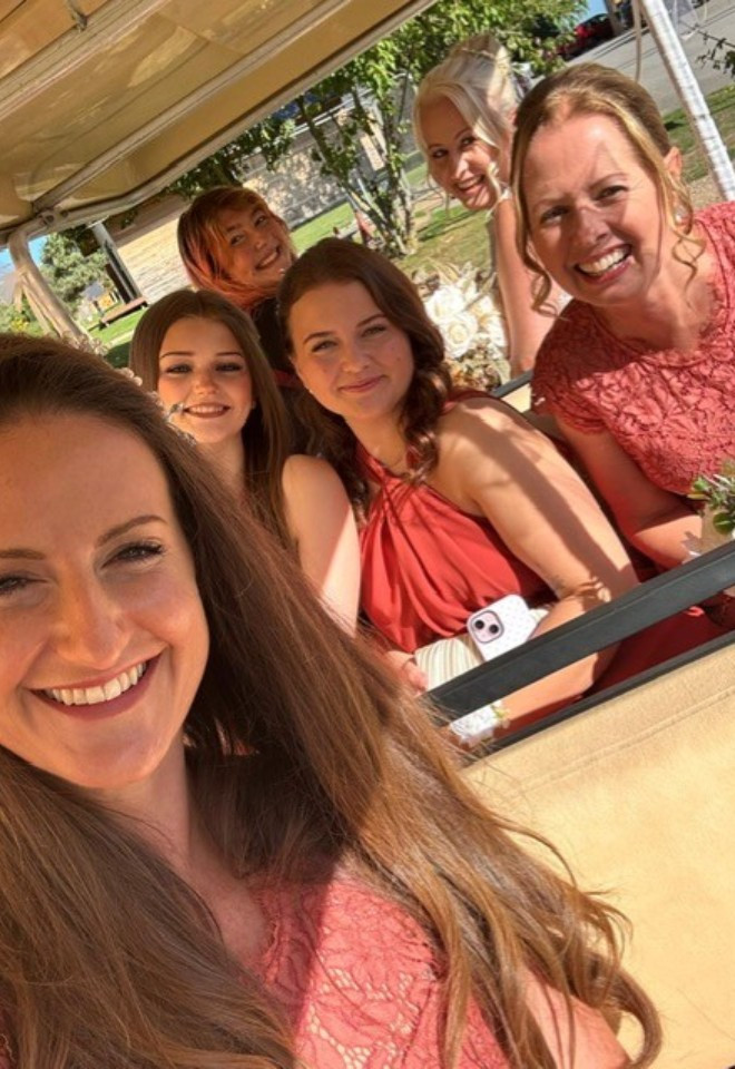 wedding buggy Tina and bridal party 