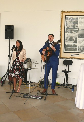 Vocal harmony duo available for wedding ceremonies around Oxfordshire