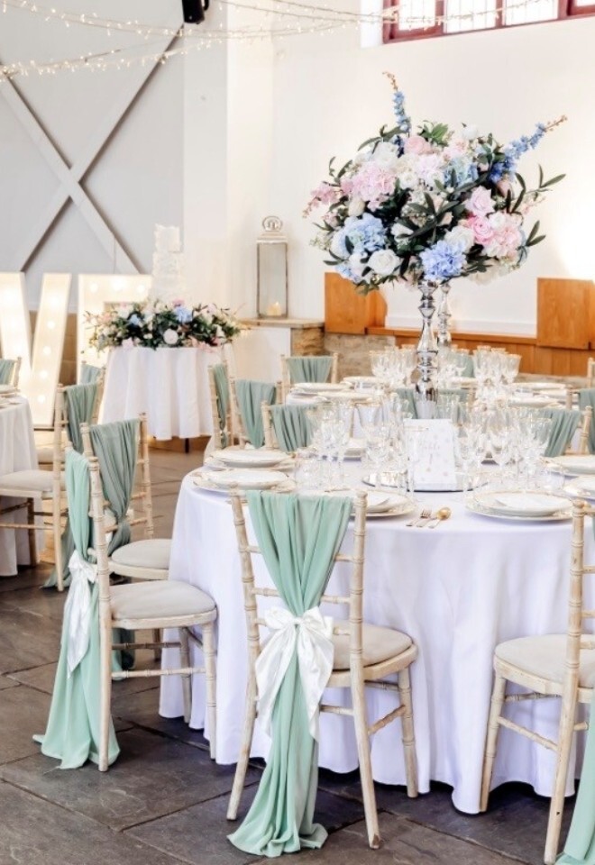 Round Tables with White Linen, Natural Limewash Chiavari / Camelot Chair