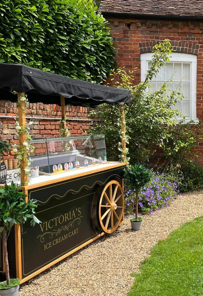 lillibrooke-manor ice-cream-cart victorias-ice-cream-cart