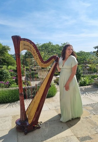 Kingscote Barn Harpist Lucy Bishop