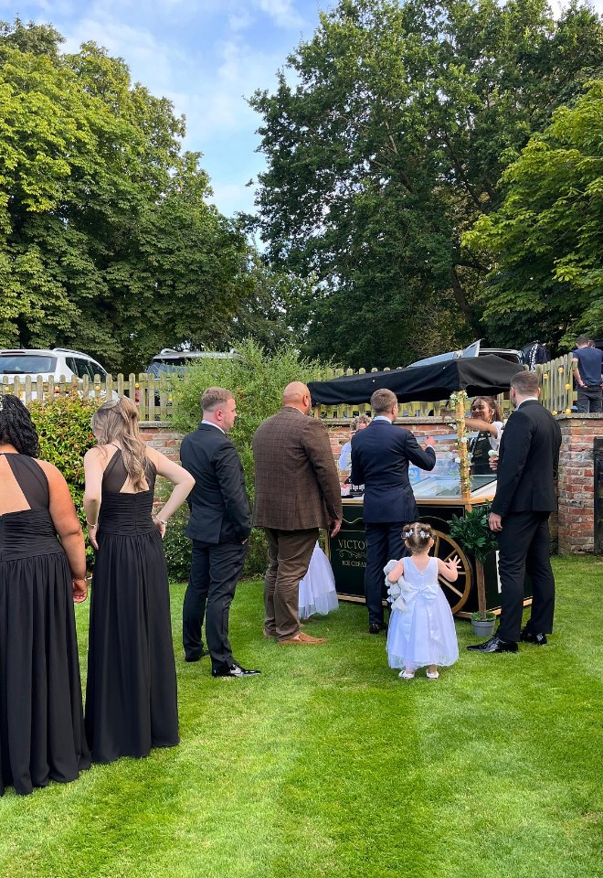 lains-barn ice-cream-cart victorias-ice-cream-cart 