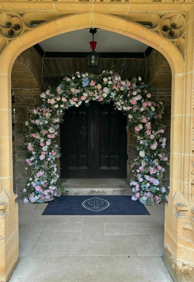 flower arch, weddings in buckinghamshire