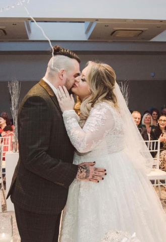 Winter love wedding - Buckinghamshire 