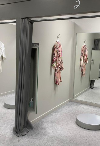 wed2b Surbiton wedding dress fitting room