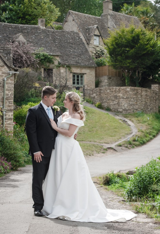 The Swan Bibury couple photography wedding Aimee Kirkham Oxford-Photography